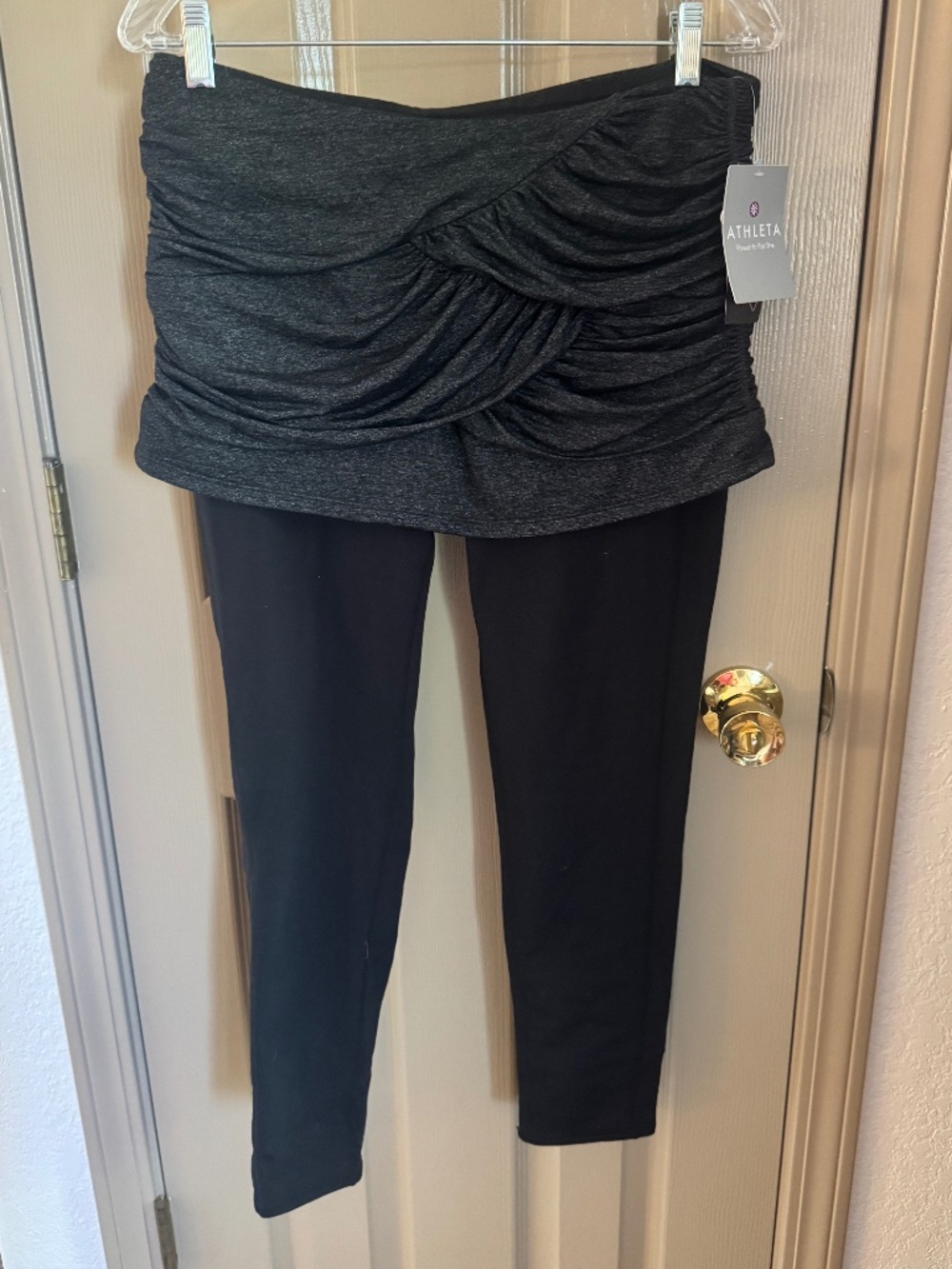 NWT Athleta leggings w/ skirt Sz L